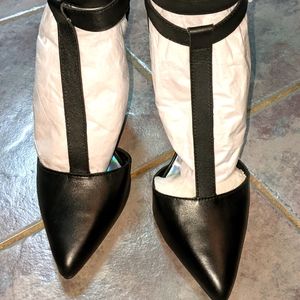 Brand new Black strap Steve Madden shoes size 8.5